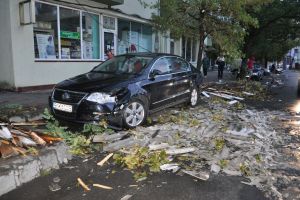 Primarii din localităţile afectate de furtună fac rapoarte de estimare a pagubelor