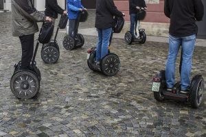 Primăria a cumpărat trotinete electrice pentru studenţi. Robu nu a uitat nici de Segwayuri