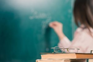 În etica Domnului: Vezi cine judecă deontologia în învăţământul preuniversitar!