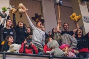 Fii Moş Crăciun şi dăruieşte Bucurie!