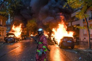 LIVE VIDEO – Violenţe în Franţa  – Peste şapte sute de persoane reţinute – ’’Vestele galbene’’ nu cedează