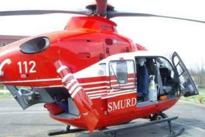 Un mort şi trei răniţi după ce maşina lor a căzut într-o râpă. O persoană, preluată cu elicopterul