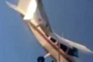 Avion PRĂBUȘIT peste CASĂ. Mai mulţi MORȚI şi RĂNIȚI. VIDEO