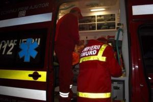 Pieton inconştient după ce a fost lovit de autoturism