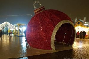 Târgul de Crăciun din Piaţa Unirii a fost lăsat, temporar, în beznă de un scurtcircuit (FOTO)