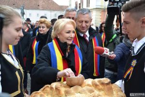 Viorica Dăncilă: Anul acesta noi trebuie să terminăm 100 de kilometri de autostradă. Dacă nu, şeful CNAIR pleacă acasă