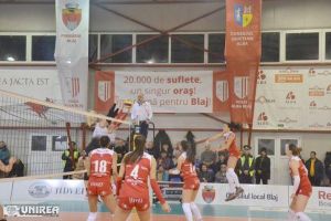 FOTO: Volei Alba Blaj – Dinamo 3-0, la ultima partidă a anului în „Timotei Cipariu” | Etapa viitoare, marele derby, cu campioana CSM Bucureşti