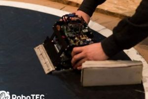 Încep înscrierile la cea mai mare competiţie de ROBOȚI