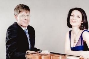 Vienna Meets Romania. Concertmaestrul Filarmonicii din Viena, care cântă pe o vioară Stradivari, ajunge la Timişoara