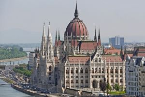 Mii de unguri au protestat sâmbătă, la Budapesta, împotriva aşa numitei legi a sclaviei