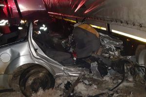 Tragedia noptii in Romania. Cinci morti. Un autoturism a intrat sub un autotren cu numere turcesti