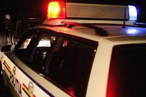 Poliţiştii au urmărit şi oprit în trafic o maşină care nu avea o anvelopă!….