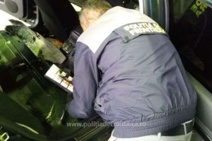 FOTO/VIDEO. Cum a intrat o şoferiţă în Vama Petea. Poliţiştii i-au confiscat imediat maşina