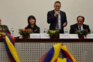 cepreşedintele Consiliului Judeţean (CJ) Cosmin Vasile a participat, miercuri, la sediul Muzeului Olteniei Craiova (MOC), la deschiderea oficială a Conferinţei naţionale „Dezvoltarea educaţiei şi culturii. Din Oltenia în România“