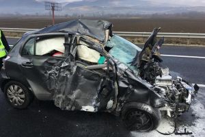 FOTO Accident pe autostrada Sibiu – Deva. O maşină a luat foc