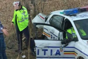 FOTO Accident cu maşină de poliţie pe DN1 – Doi poliţişti sunt răniţi