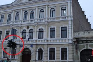 Semafor vandalizat lângă Liceul de Artă