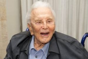 Kirk Douglas la 102 ani: ”Sunt recunoscator pentru tot ce mi s-a dat”