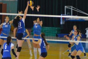 Cursa voleibalistelor continuă, fără obstaco