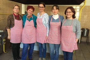 O masă caldă, de 3 ani la Satu Mare! 9.000 de porţii de mâncare, doar din voluntariat