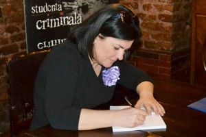 Eugenia Crainic prezintă la Deva romanul „Studenta criminală”