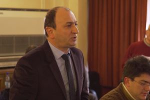 Primarul din Perişani, Ion Sandu, va implementa proiect european în vederea amenajării recreaţional-sportive a zonei centrale