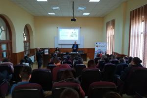 Sute de studenţi, beneficiari ai proiectului PACT, implementat de UCB Târgu-Jiu