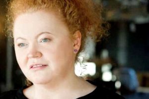 Narcisa Suciu colindă la Târgu Mureş