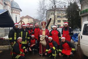 De Sfântul Nicolae, pompierii din Gheorgheni devin maeştri bucătari