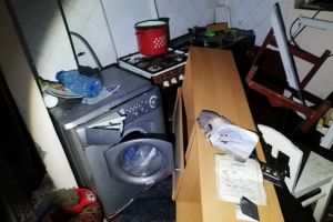 Explozie într-un bloc din Vulcan. Un bărbat a murit