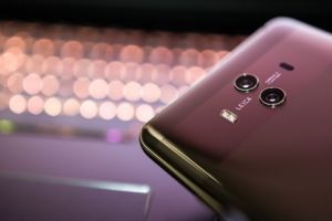 Japonia va înceta să cumpere echipament Huawei şi ZTE