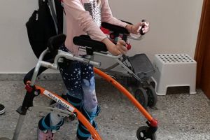 Luptaţi alături de Aicha, fetiţa de 10 ani din Timişoara care vrea să meargă şi să vorbească!