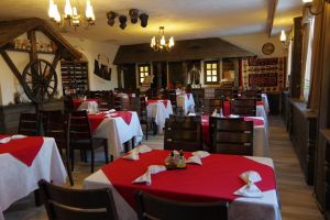 Casa Bucovineană, un loc al nostalgiilor şi al varietăţii culinare