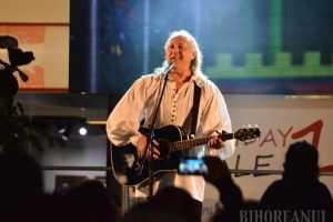 Unde ieşim săptămâna asta: Ștefan Hruşcă vine să-i colinde pe orădeni la Târgul de Crăciun