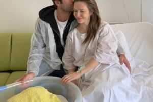 Adela Popescu a născut! A avut o sarcina grea si cu complicatii!  