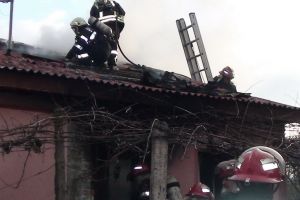 Patru incendii în trei zile, toate provocate de coşurile de fum necurăţate