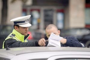 Șoferi din Alba şi Sibiu, prinşi şi cercetaţi de poliţişti pentru conducere sub influenţa alcoolului şi fără permis