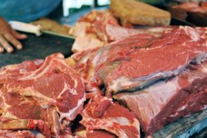 Sute de kilograme de carne, confiscate de poliţişti