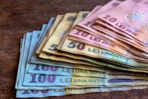 Al 13-lea salariu! Cine încasează bani în plus de Sărbători