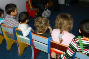 Cei şapte copii intoxicaţi sâmbătă, luaţi de Protecţia Copilului