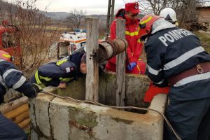 Bărbat căzut în fântână, salvat de pompierii din Marghita (FOTO)