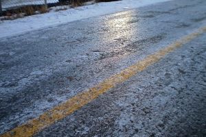 Amendă pentru poleiul de pe DJ 170 care a dus la producerea unui accident