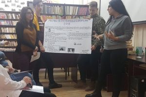 FOTO. Ziua Internaţională a Drepturilor Omului, sărbătorită prin activităţi de informare, la licee din Alba Iulia