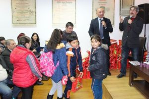 Elevii romi participanţi la campania de încurajare a lecturii, premiaţi la Biblioteca Judeţeană