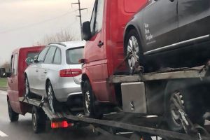 FOTO. Imaginea zilei în Satu Mare! Cum se face transportul de maşini