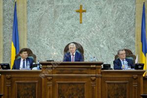 Adrian Țuţuianu cere maşină şi secretară, în calitate de lider peste 4 foşti PMP-işti, un fost PNL-ist şi un fost PSD-ist