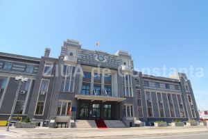 Trei companii, selectate de CN APM Constanta pentru prestarea serviciilor de transport aerian de persoane (document)