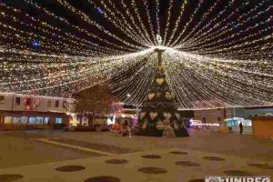FOTO, VIDEO: Parcul Sărbătorilor de Iarnă, iluminat feeric cu o seară înainte de deschidere