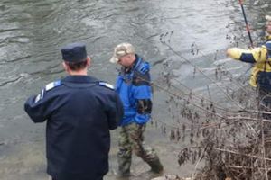 Prinşi la pescuit ilegal