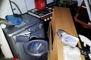 Explozie puternică într-un bloc din Vulcan. Un bărbat a murit, iar o persoană a ajuns la spital